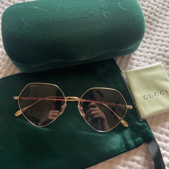 Authentic Gucci Diamond Sunglasses - Picture 6 of 6